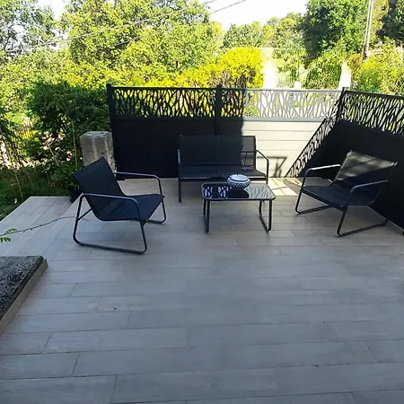 Entre Terrasses Et Restanque - * Pierrevert